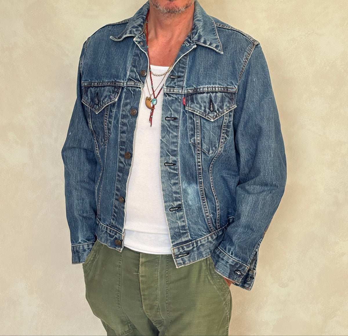 Size 42US / 52EU. Vintage Early 70s 2 pocket Levi’s Denim Jacket 70505 – Single Stitch, Made in USA-AJ357 Studio