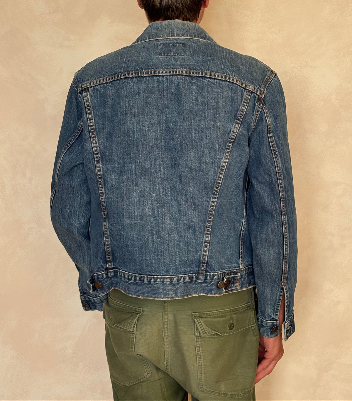 Size 42US / 52EU. Vintage Early 70s 2 pocket Levi’s Denim Jacket 70505 – Single Stitch, Made in USA-AJ357 Studio