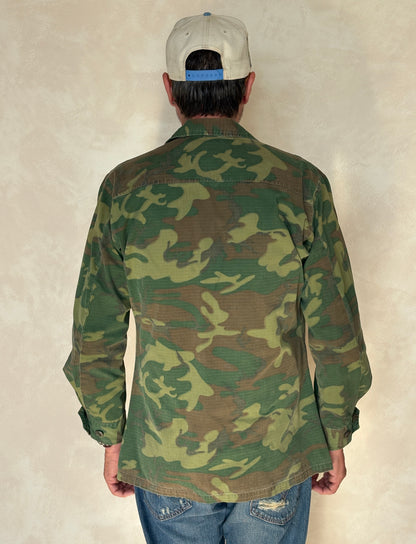 Small Reg. Authentic USMC 1969 US Army vintage Erld camouflage Vietnam jungle jacket. Military-AJ357 Studio