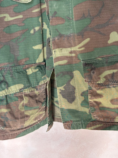 Small Reg. Authentic USMC 1969 US Army vintage Erld camouflage Vietnam jungle jacket. Military-AJ357 Studio
