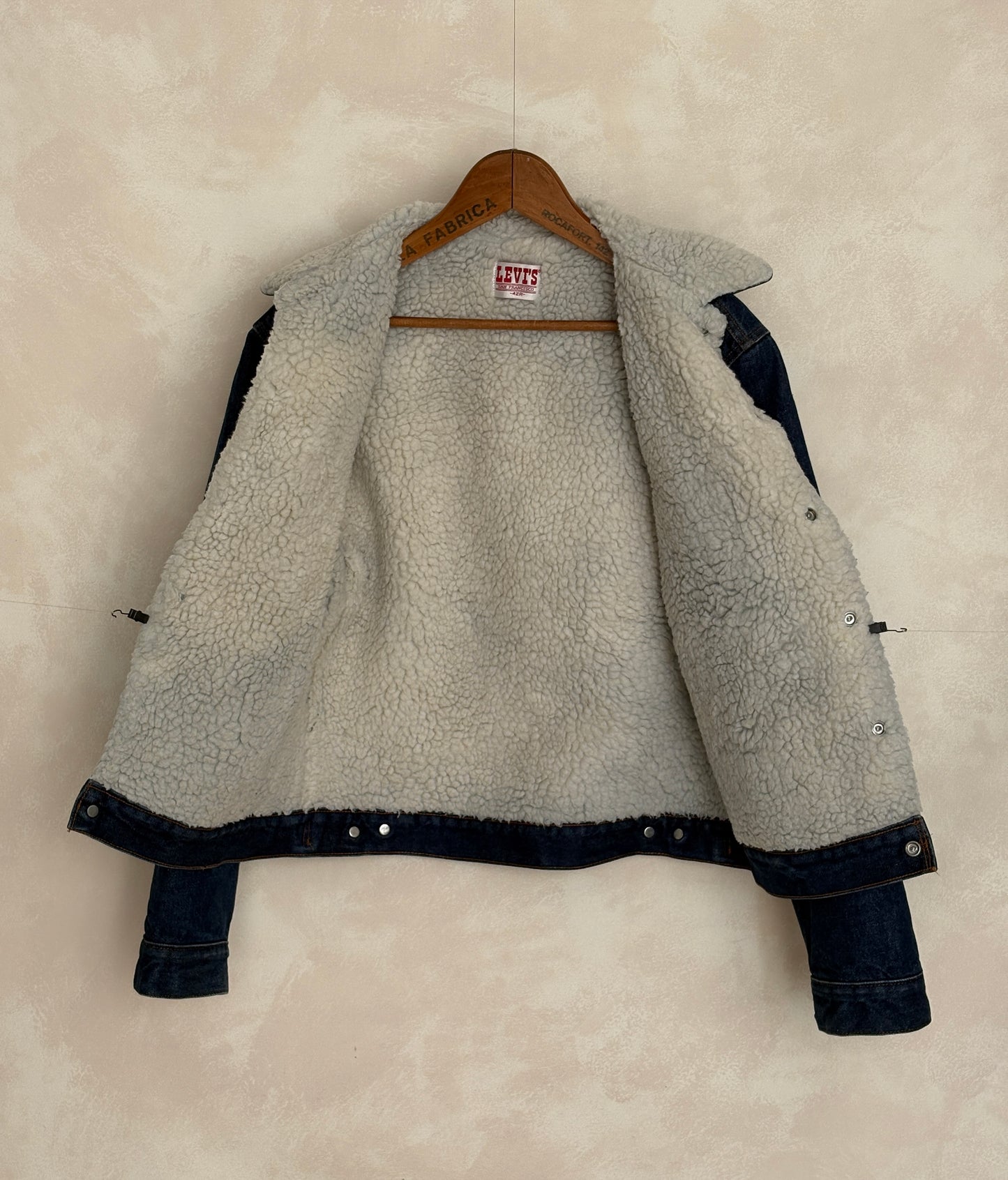 Size 42US/52EU. 4 pockets Vintage 80s Levis fleece Jacket Made in USA.