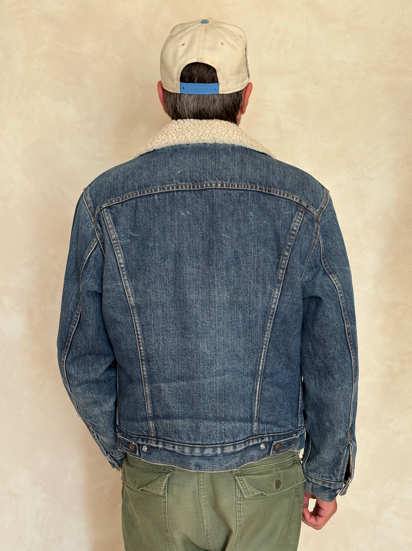 Size 42US / 52EU. 2 pockets Vintage Levis fleece Jacket Made in USA.