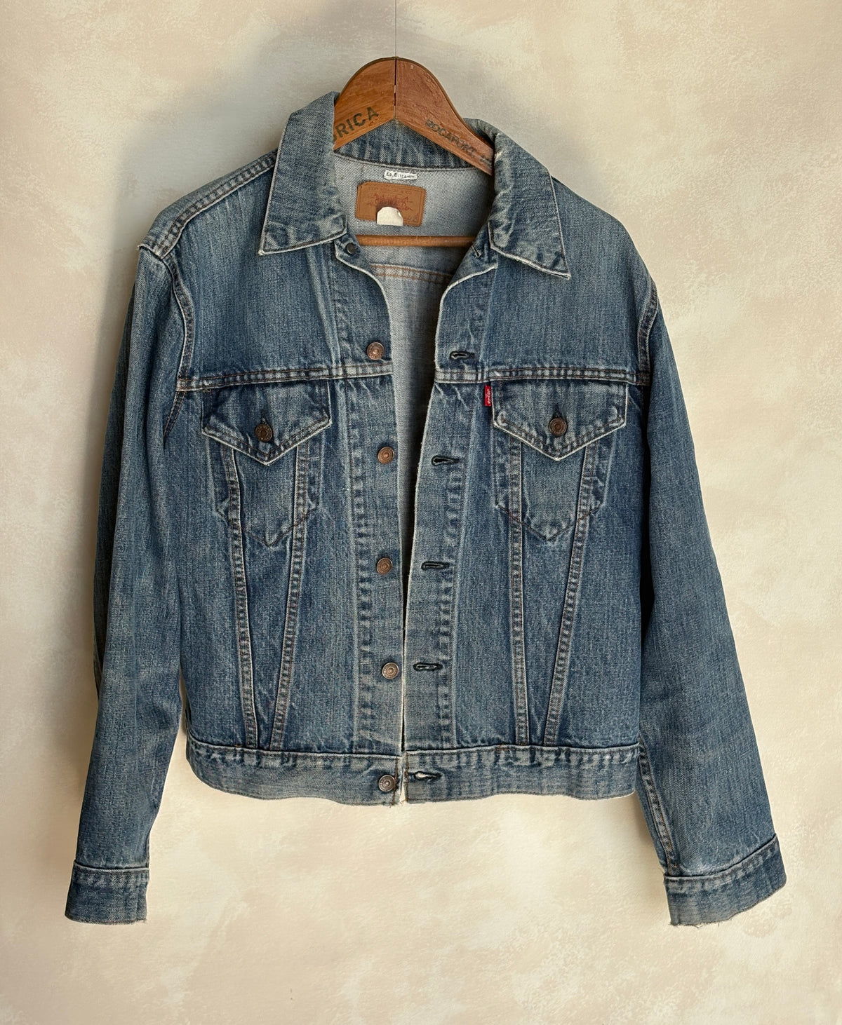 Vintage late 70s Levi’s 70505 denim jacket – 2 pocket trucker made in USA – size 42 us / 52 eu-AJ357 Studio