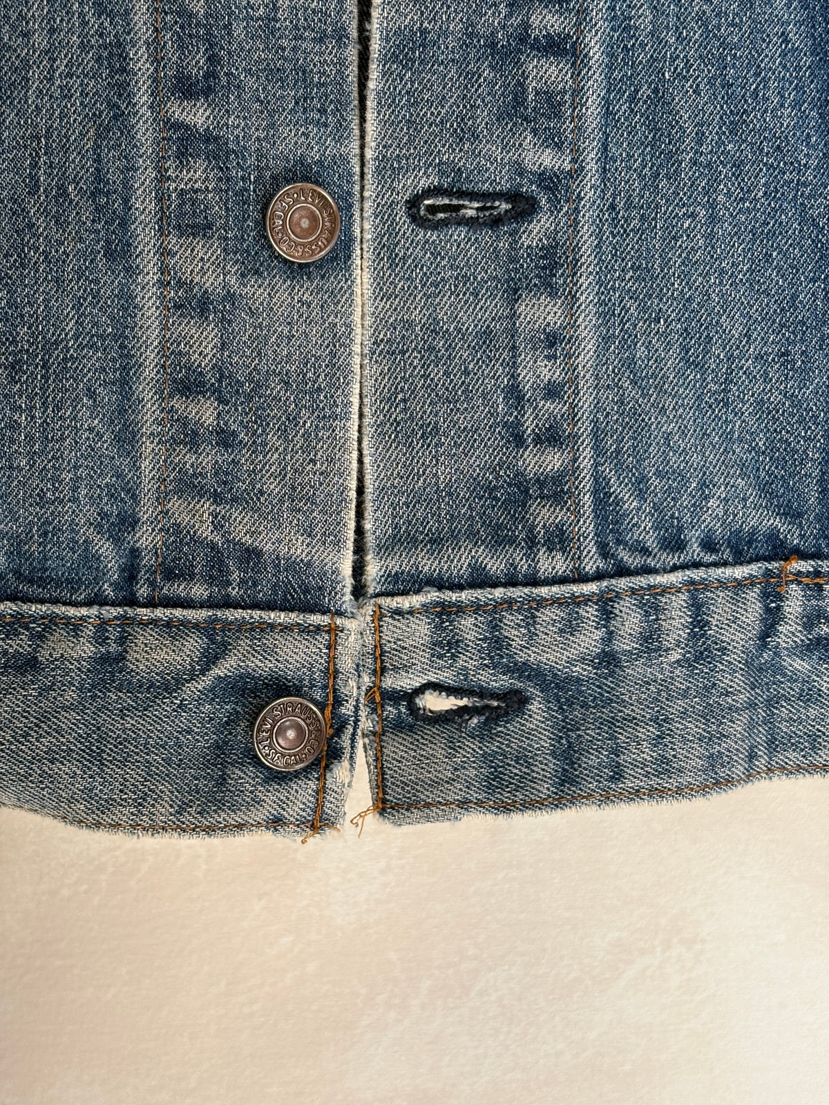 Vintage late 70s Levi’s 70505 denim jacket – 2 pocket trucker made in USA – size 42 us / 52 eu-AJ357 Studio