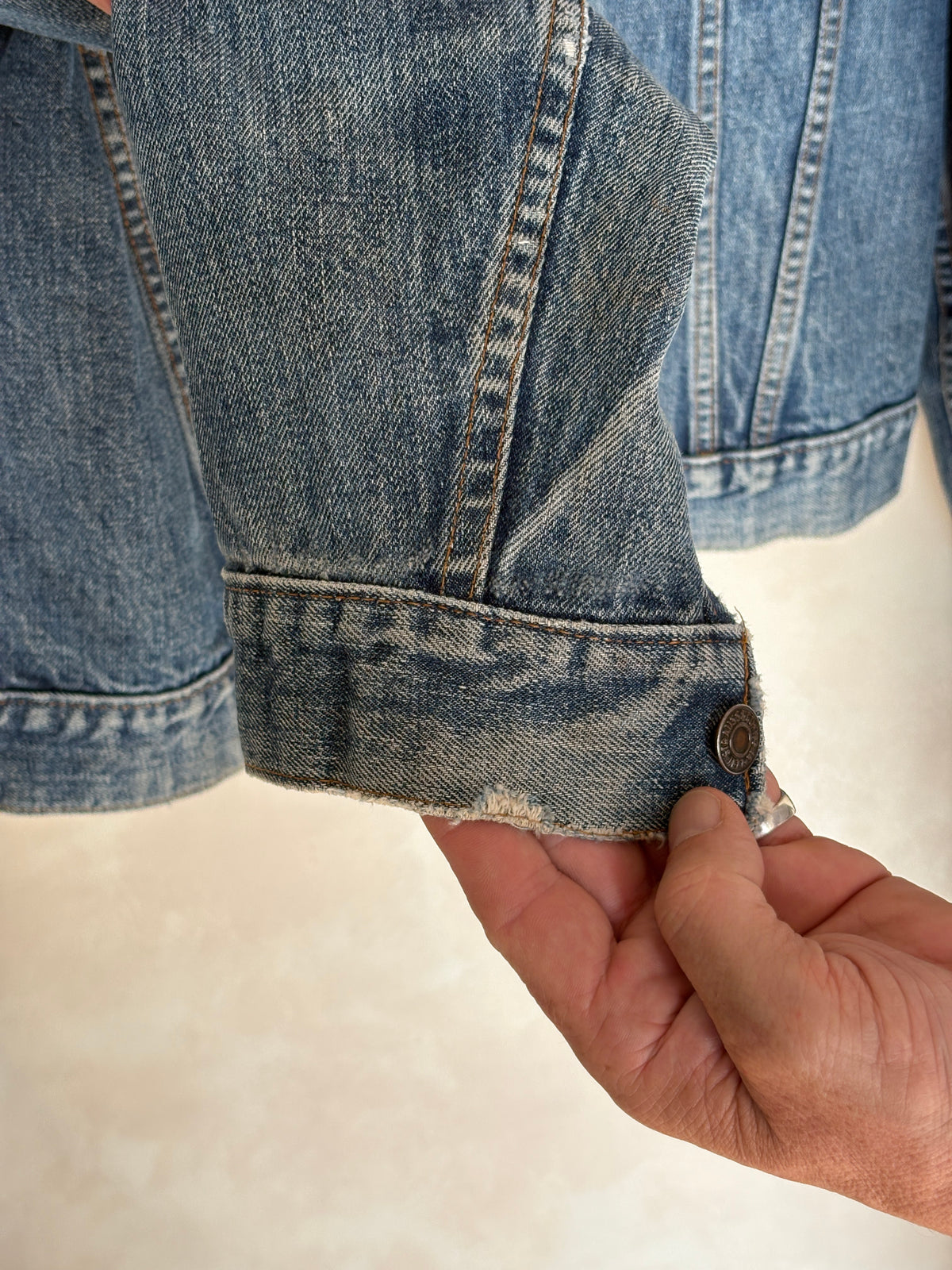 Vintage late 70s Levi’s 70505 denim jacket – 2 pocket trucker made in USA – size 42 us / 52 eu-AJ357 Studio