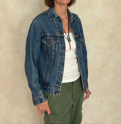 Size 36US / 46EU . Vintage Early 70s 2 pocket Levi’s Denim Jacket 70505 – Single Stitch, Made in USA-AJ357 Studio