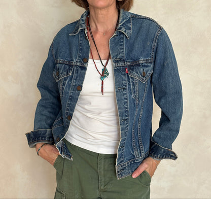Size 36US / 46EU . Vintage Early 70s 2 pocket Levi’s Denim Jacket 70505 – Single Stitch, Made in USA-AJ357 Studio