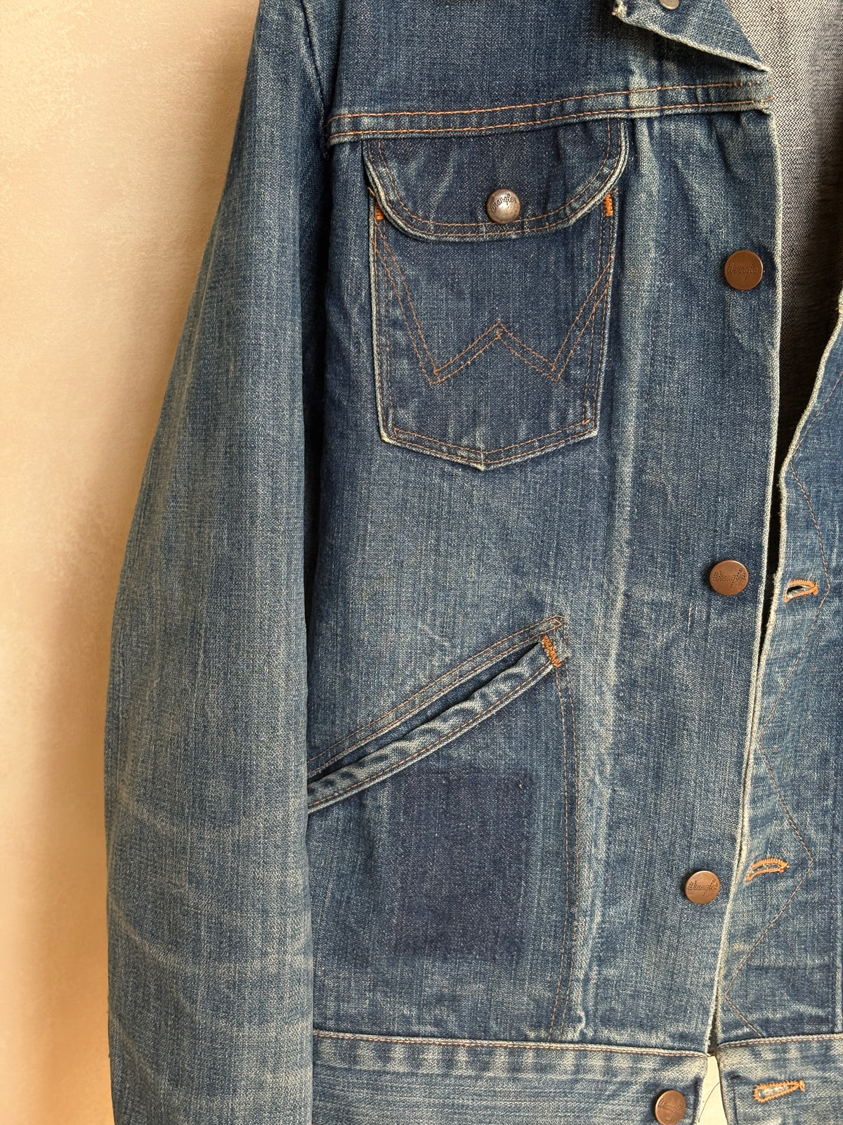 Size 40 Long US. Authentic 70s Wrangler denim jacket -4 pockets- Made in the USA-AJ357 Studio