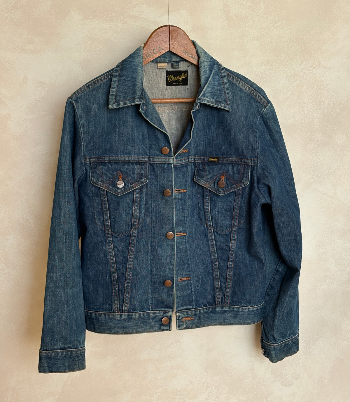 Size 38US / 48EU. Original 70s Wrangler denim jacket with painted back – Made in the USA-AJ357 Studio