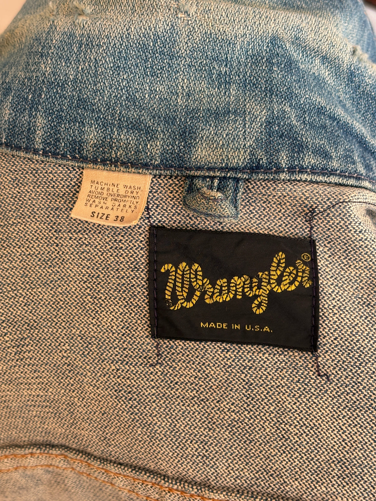 Size 38US / 48EU. Original 70s Wrangler denim jacket with painted back – Made in the USA-AJ357 Studio