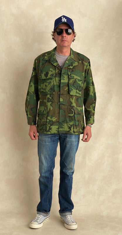 Med Short. Authentic 1977 US Army vintage Erld camouflage jungle jacket.-AJ357 Studio