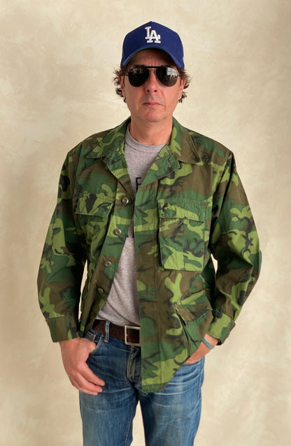 Med Short. Authentic 1977 US Army vintage Erld camouflage jungle jacket.-AJ357 Studio