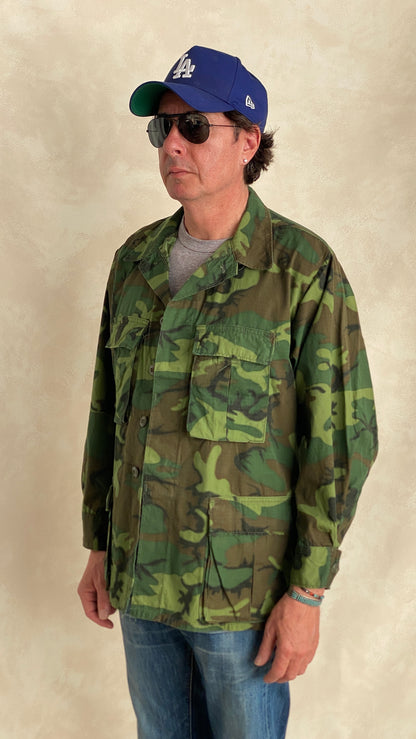 Med Short. Authentic 1977 US Army vintage Erld camouflage jungle jacket.-AJ357 Studio