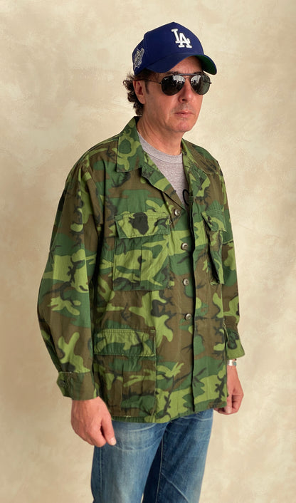 Med Short. Authentic 1977 US Army vintage Erld camouflage jungle jacket.-AJ357 Studio