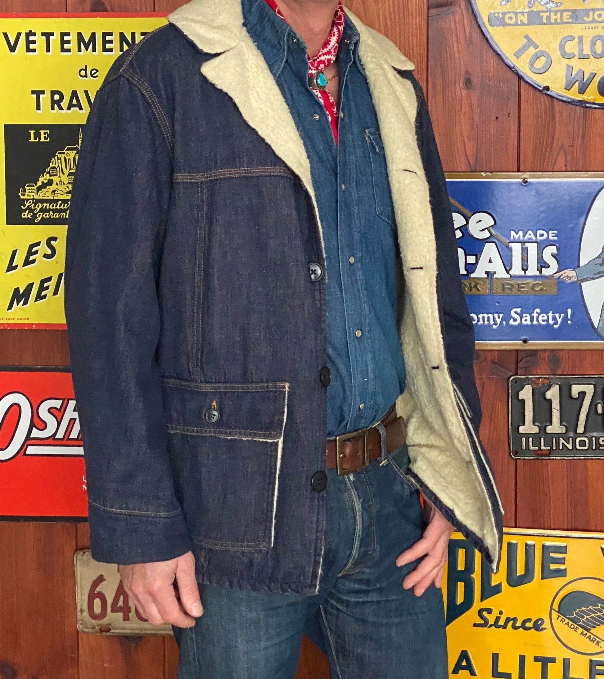 Vintage 1970s Carhartt work jacket with faux sherpa lining, size 46US / 56EU.
