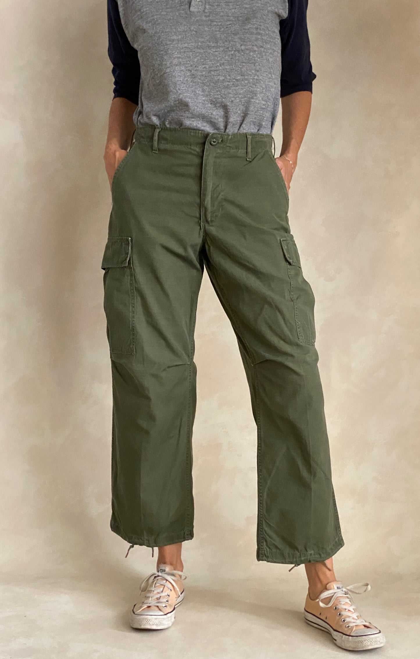 Small Short . 1969 Authentic US Army Vietnam war era OG-107 jungle pants. Fit 27 To 31 USA - USA Vintage Bcn