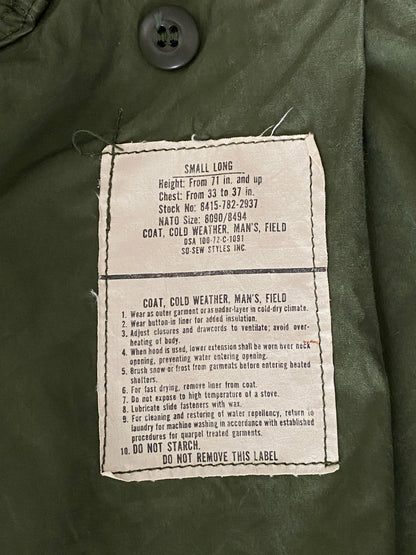 Small. Authentic 1972 Vietnam war era Vintage US Army M-65 OG-107 jacket. Military-AJ357 Studio