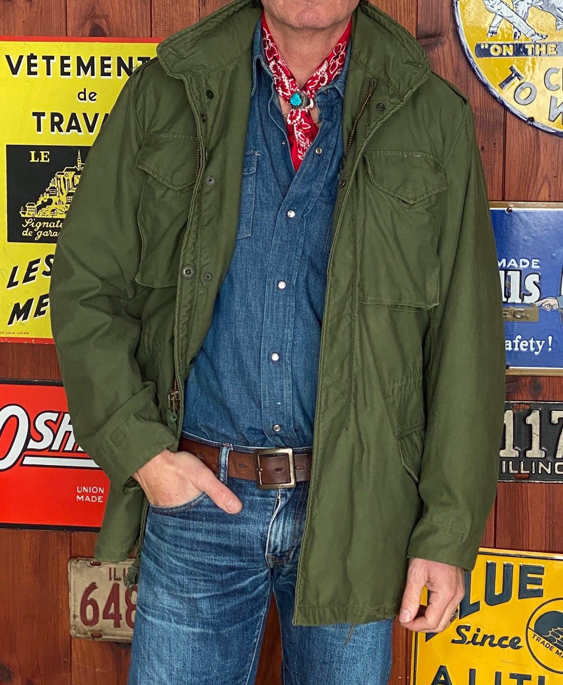 Vintage 1972 Vietnam War era US Army M-65 OG-107 field jacket, size Small.