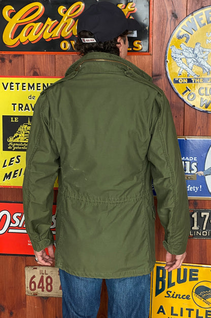 Small. Authentic 1972 Vietnam war era Vintage US Army M-65 OG-107 jacket. Military-AJ357 Studio
