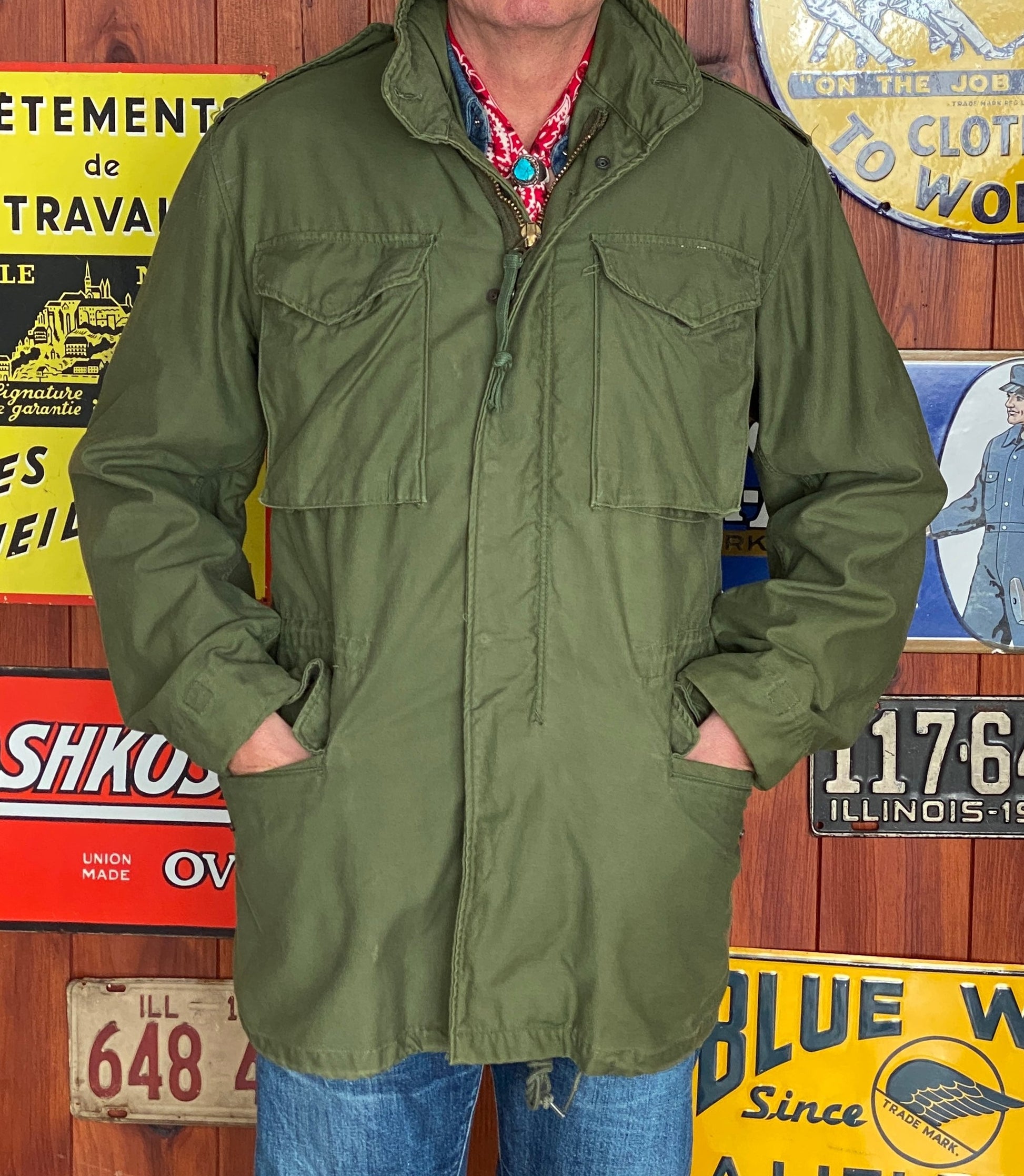 Vintage 1972 Vietnam War era US Army M-65 OG-107 field jacket, size Small.