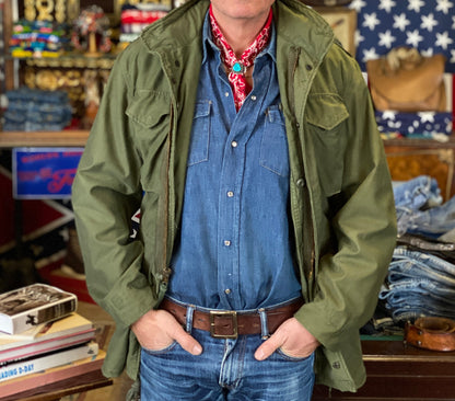 Small. Authentic 1972 Vietnam war era Vintage US Army M-65 OG-107 jacket. Military-AJ357 Studio