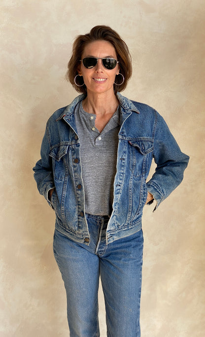 Size 38US / 48EU . 4 pockets Levis denim jacket / Buffalo plaid lining Made in USA-AJ357 Studio