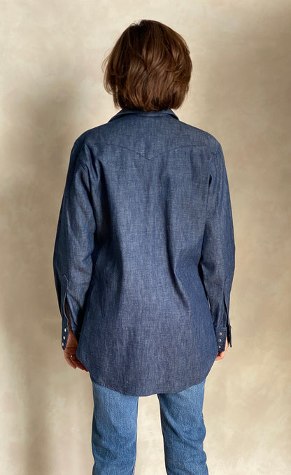 Size Small . NOS Vintage Lee denim shirt Made in USA-AJ357 Studio