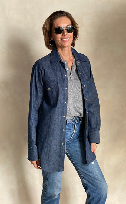 Size Small . NOS Vintage Lee denim shirt Made in USA-AJ357 Studio