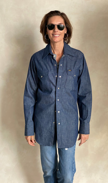 Size Small . NOS Vintage Lee denim shirt Made in USA-AJ357 Studio