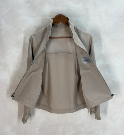 Size Med , 90s light jacket made by Windbreaker-AJ357 Studio