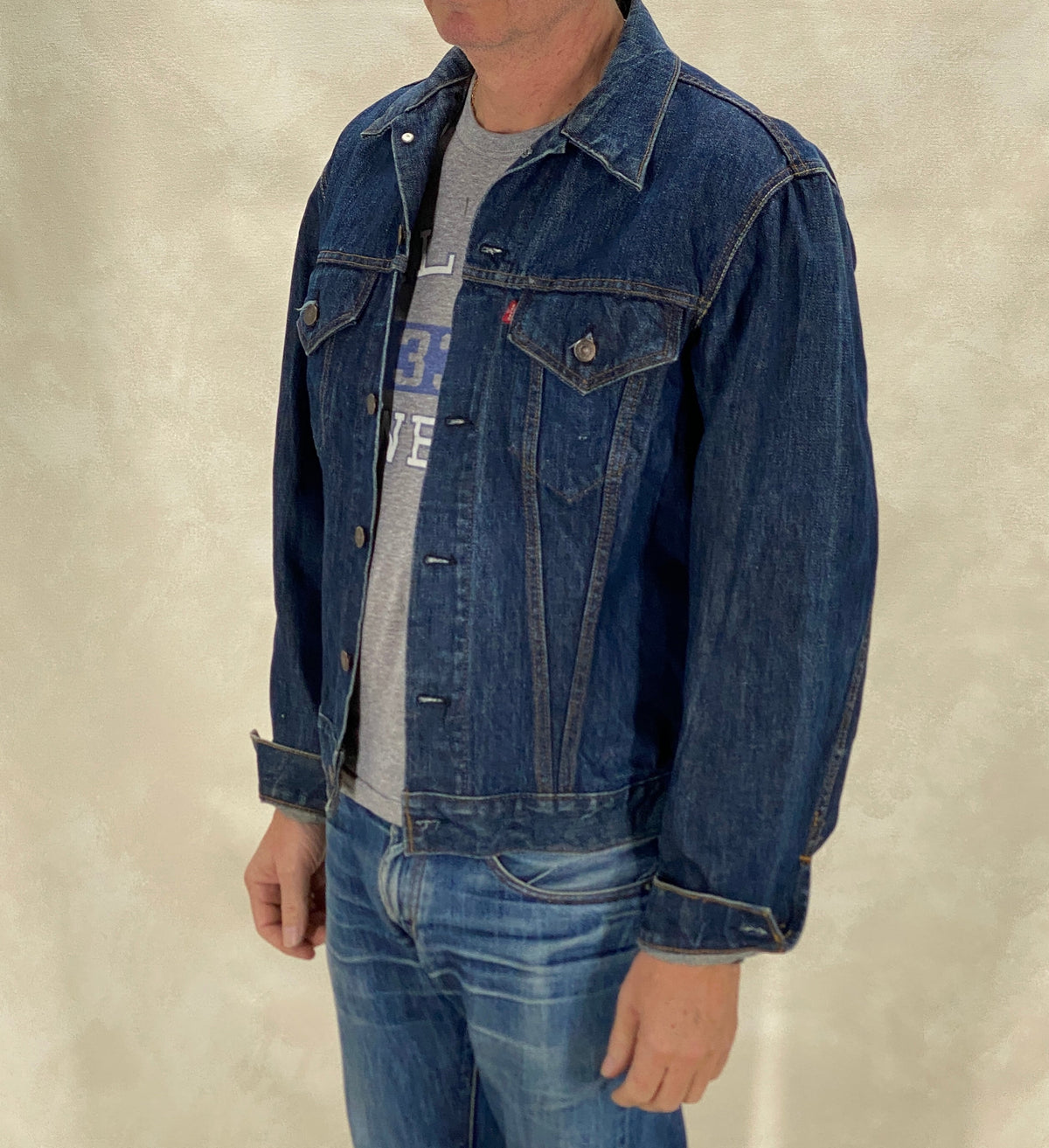 Size 44US / 54EU Guns N Roses Vintage 70s Levi’s Denim Jacket – 2 Pockets – Made in USA-AJ357 Studio