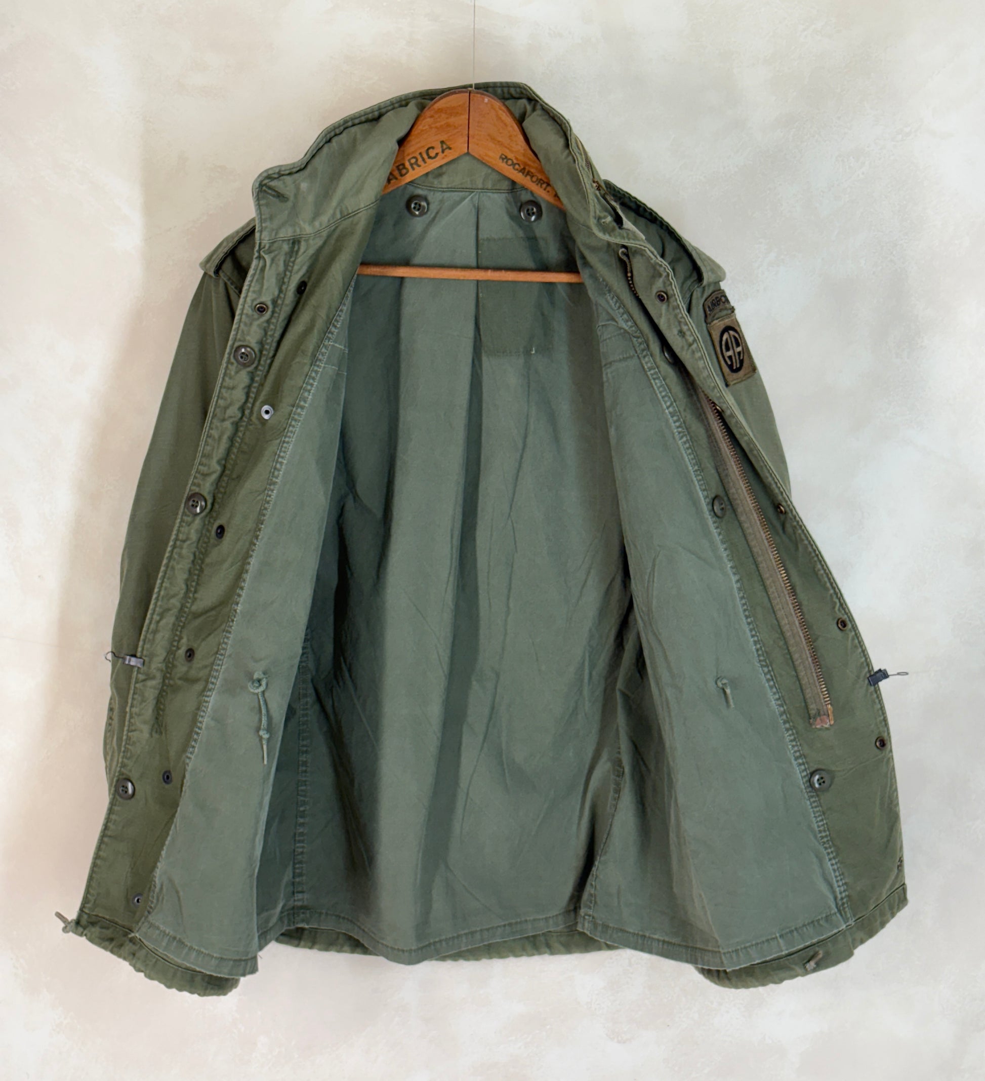 Small Reg. Authentic 82nd Airborne Division US army M-65 field jacket. Military - USA Vintage Bcn