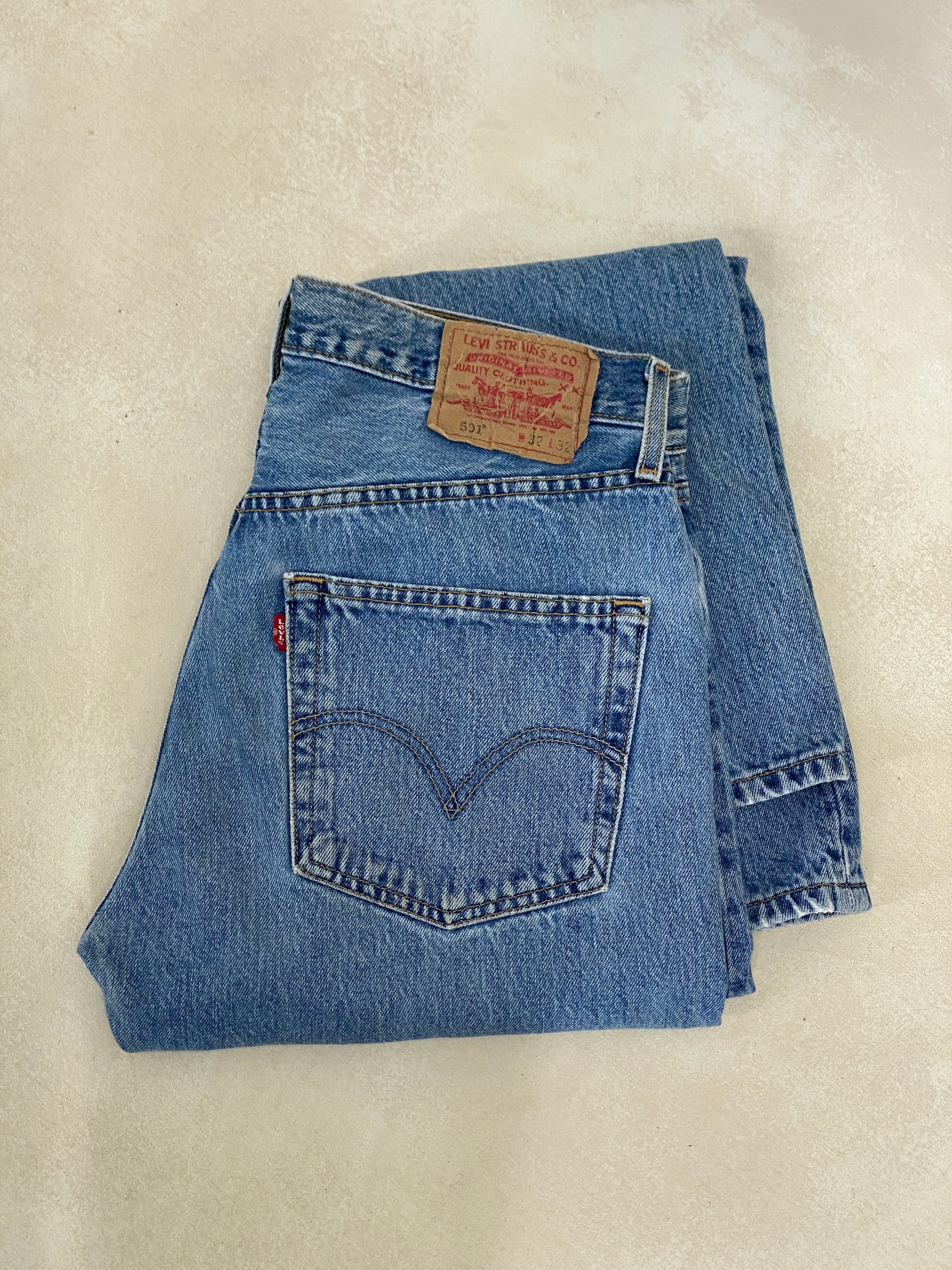 32X32 Levi's 501 Vintage Denim Jeans - USA Vintage Bcn levis 501 vintage denim jeans size 32x32 straight leg classic