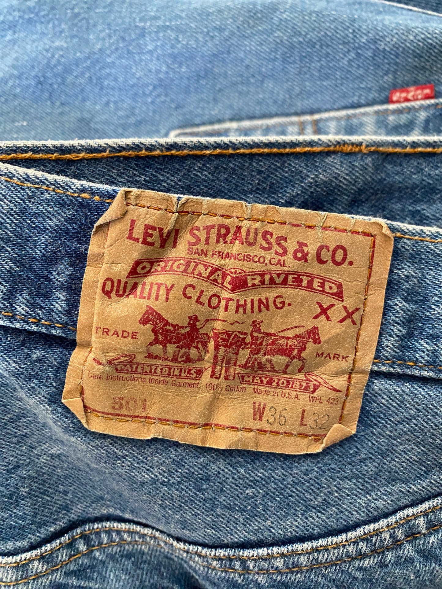 Measured Size 34X32 Levi's 501 Vintage Denim Jeans Made in USA in 1988 - USA Vintage Bcn