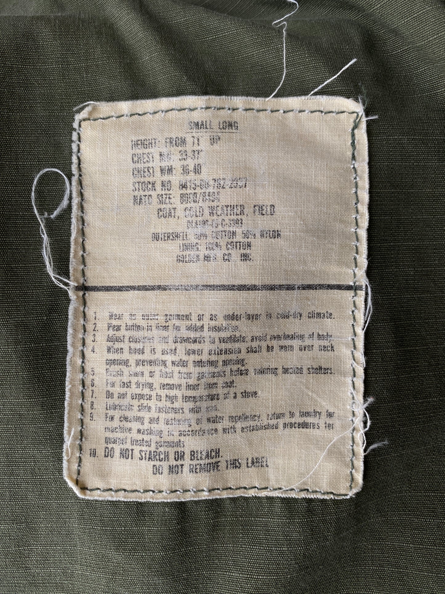 Authentic 1985 US Army M-65 field jacket, vintage military coat in size Small Long