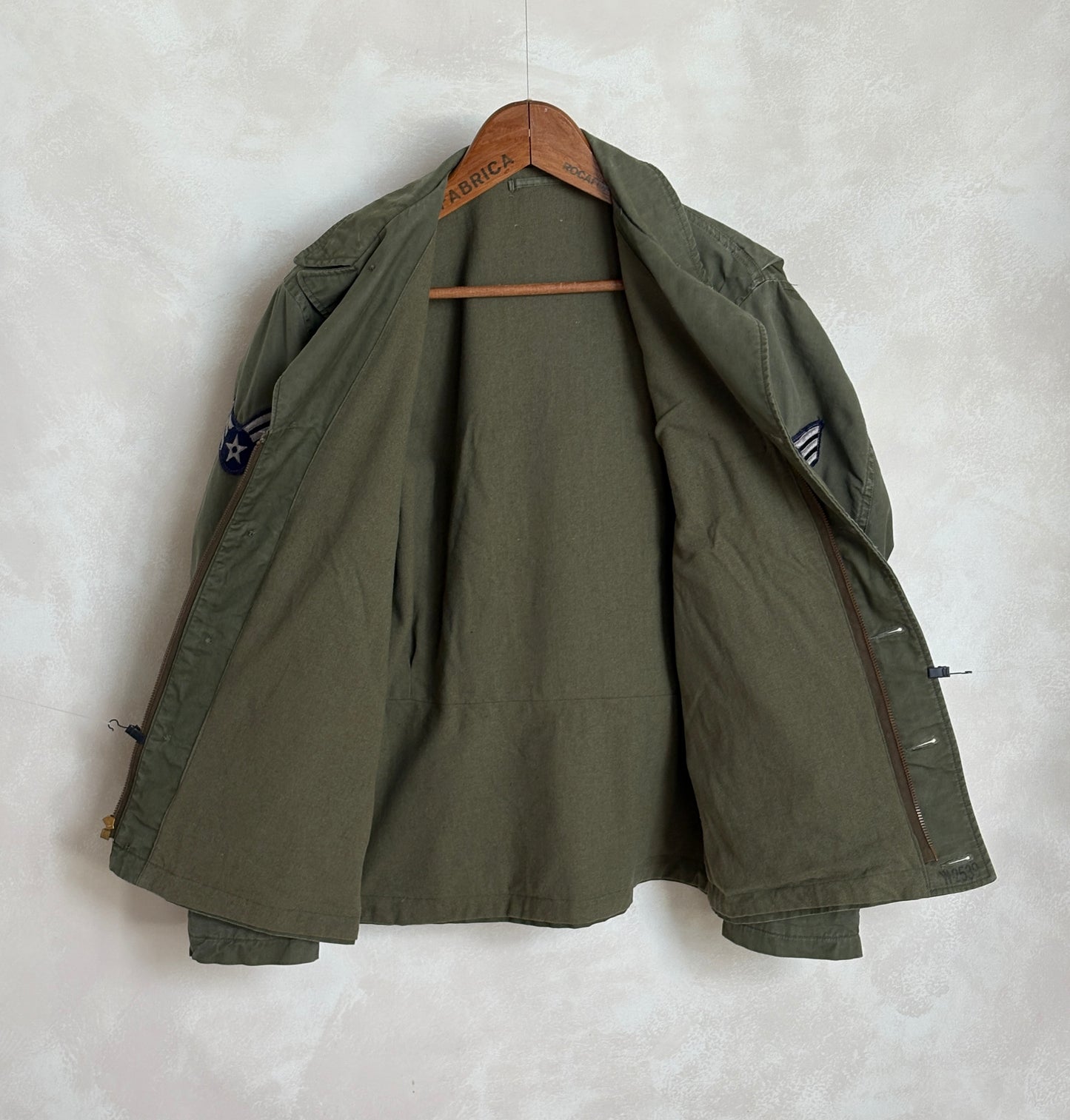 Vintage U.S. N-4 Field Jacket – WWII Contract / Vietnam Era U.S. Air Force Reissue. 38- 40US-AJ357 Studio-AJ357 Studio