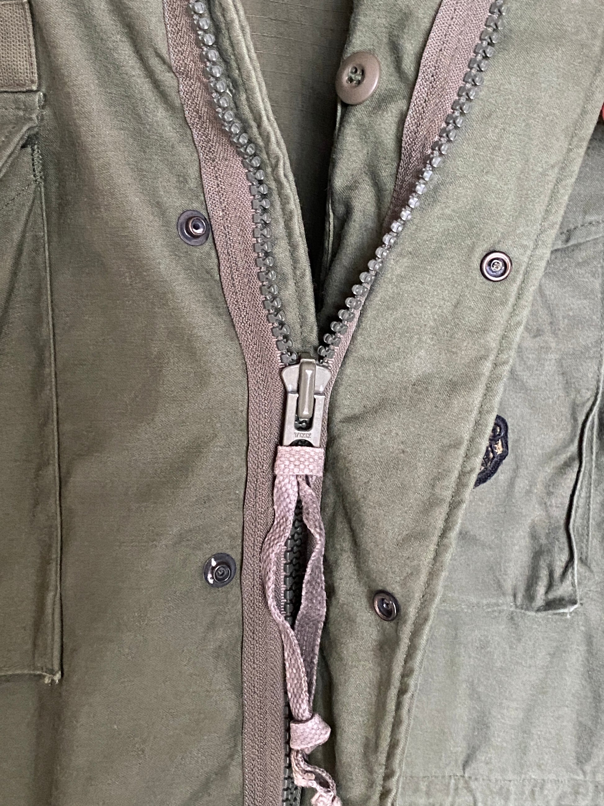 Authentic 1987 US Army M-65 field jacket, classic military vintage coat in size Medium Long
