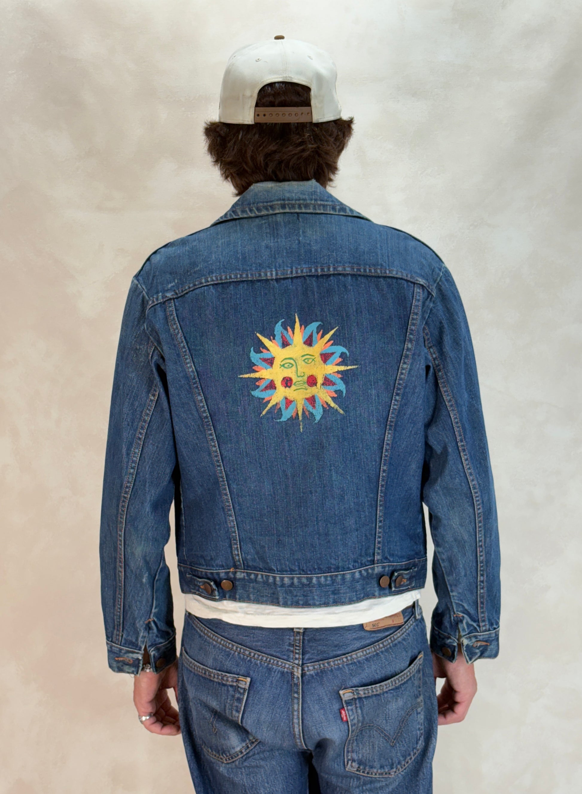Size 38US / 48EU. Original 70s Wrangler denim jacket with painted back – Made in the USA - USA Vintage Bcn
