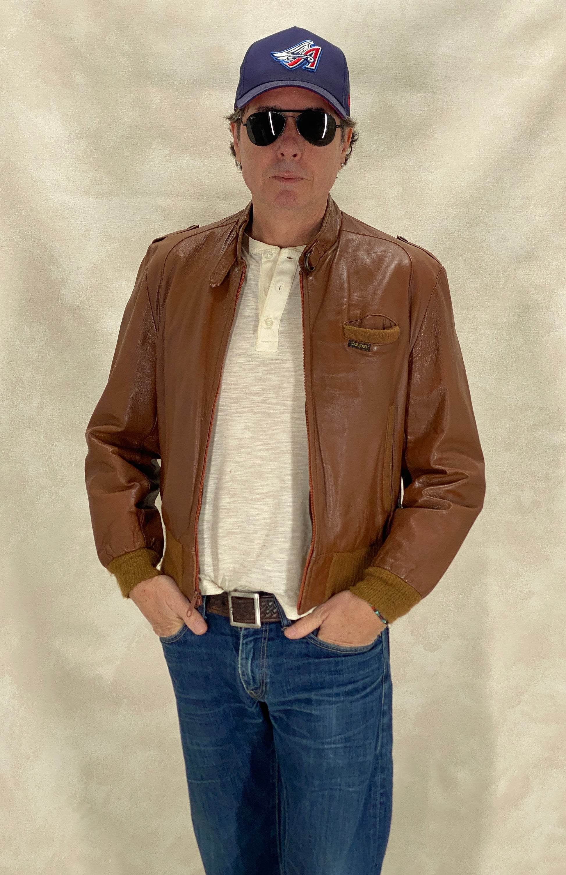 Vintage 1980s men’s leather jacket in classic retro style, size 40US 50EU