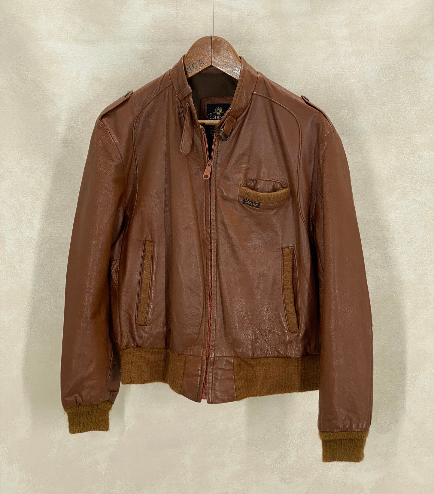 Vintage 1980s men’s leather jacket in classic retro style, size 40US 50EU