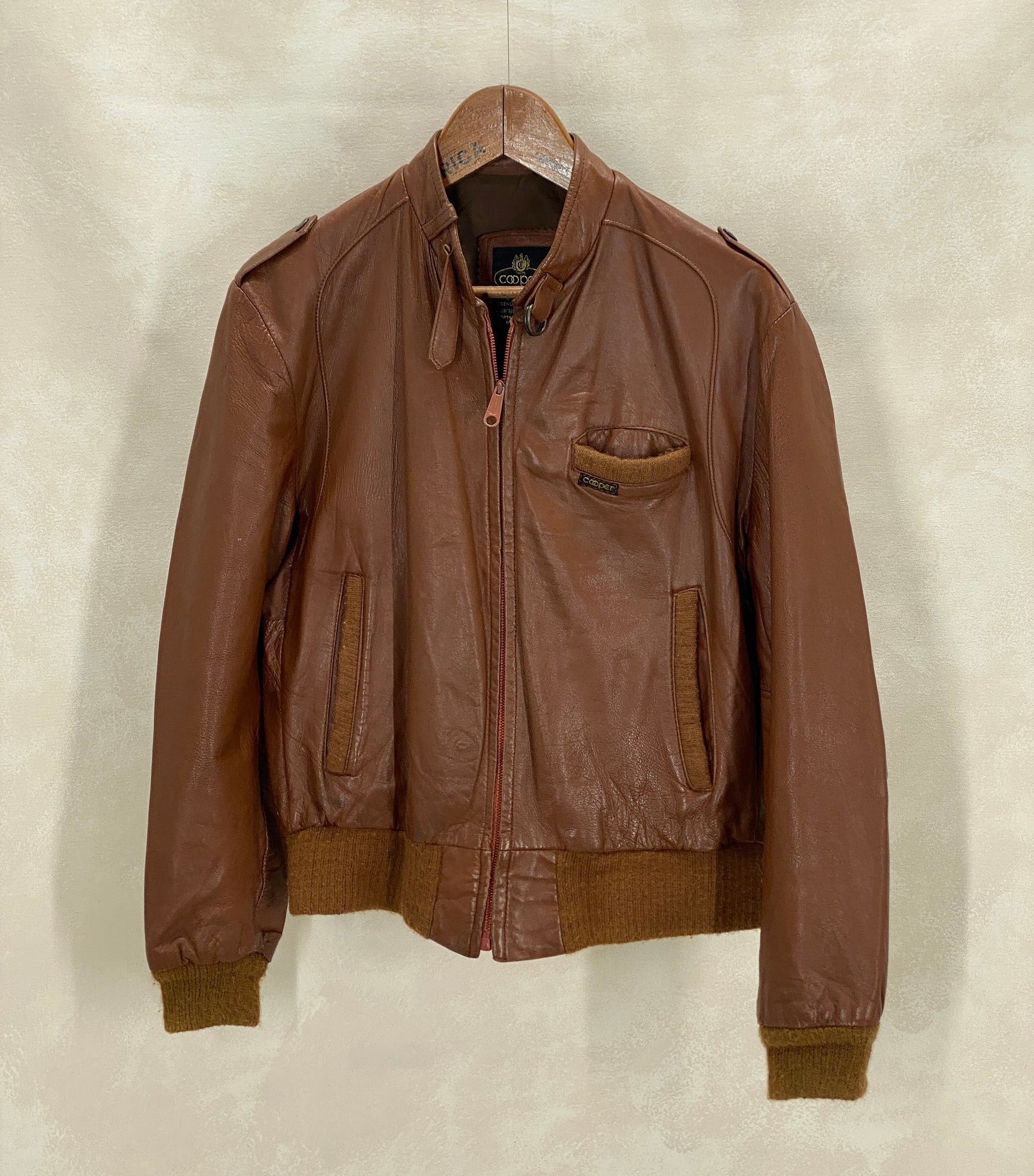 Vintage 1980s men’s leather jacket in classic retro style, size 40US 50EU