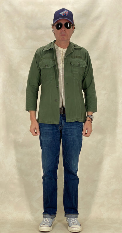 Size Small. Authentic US Army 1965 Vietnam era vintage OG-107 fatigue shirt-AJ357 Studio
