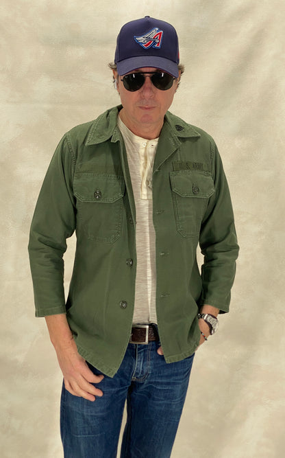 Size Small. Authentic US Army 1965 Vietnam era vintage OG-107 fatigue shirt-AJ357 Studio