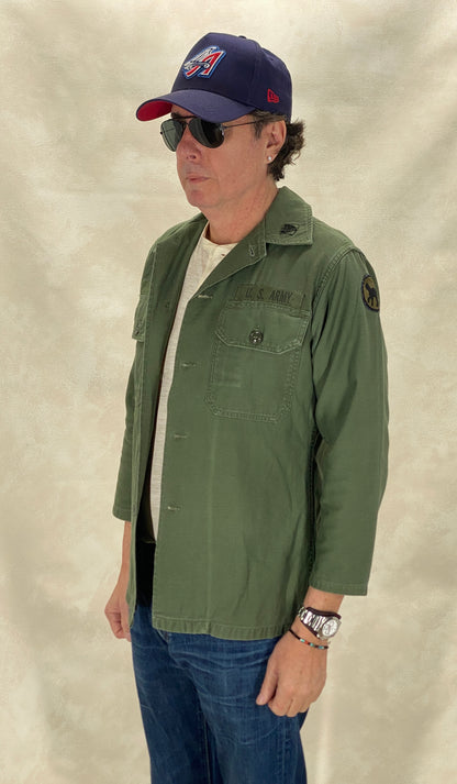 Size Small. Authentic US Army 1965 Vietnam era vintage OG-107 fatigue shirt-AJ357 Studio