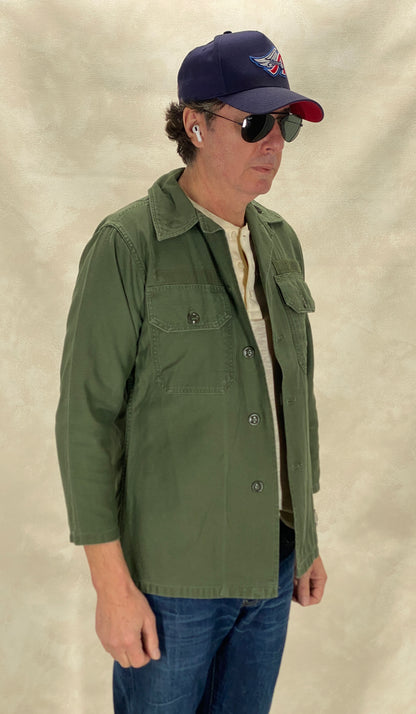 Size Small. Authentic US Army 1965 Vietnam era vintage OG-107 fatigue shirt-AJ357 Studio