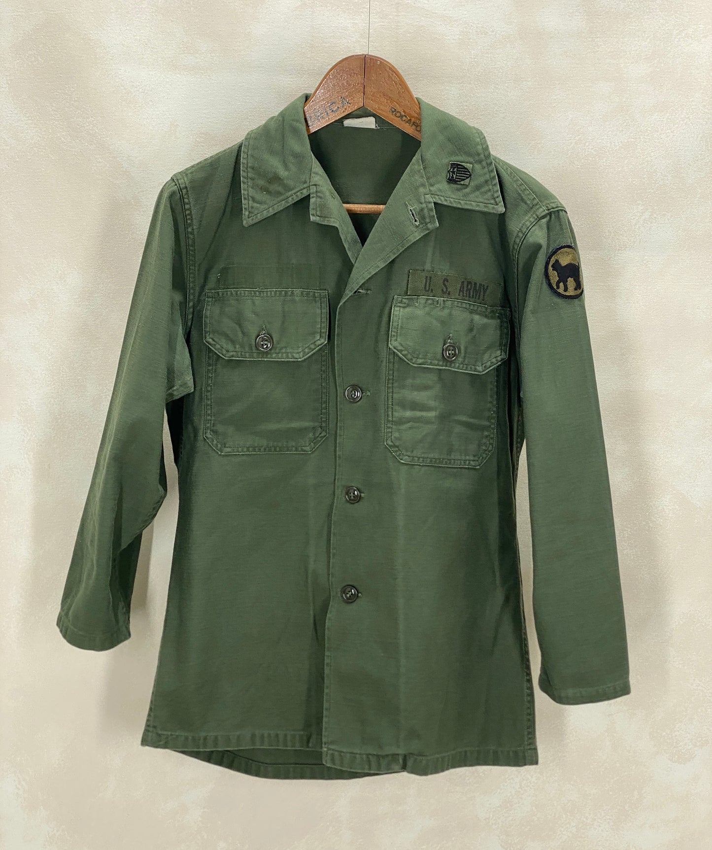 Size Small. Authentic US Army 1965 Vietnam era vintage OG-107 fatigue shirt