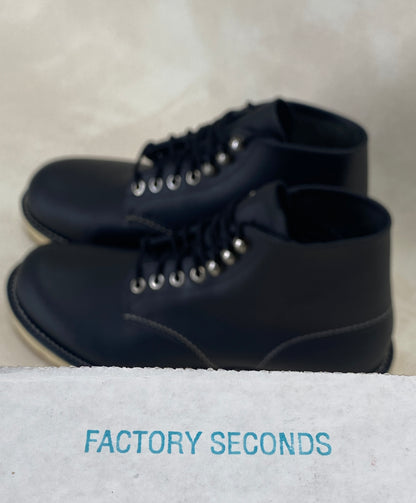 Red Wing Size 7D (39 EU) 8165 is a classic 6-inch round-toe boot Black Factory Second-AJ357 Studio