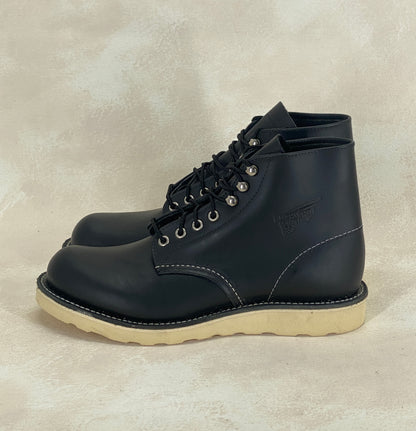 Red Wing Size 8 D (41 EU) 8165 is a classic 6-inch round-toe boot Black. Factory Second-AJ357 Studio