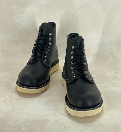 Red Wing Size 8 D (41 EU) 8165 is a classic 6-inch round-toe boot Black. Factory Second-AJ357 Studio