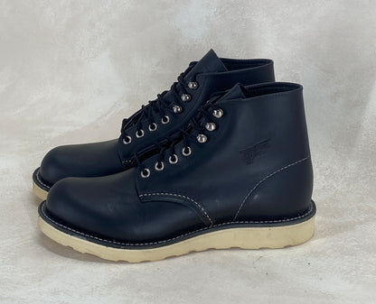 Red Wing Size 8 D (41 EU) 8165 is a classic 6-inch round-toe boot Black. Factory Second-AJ357 Studio